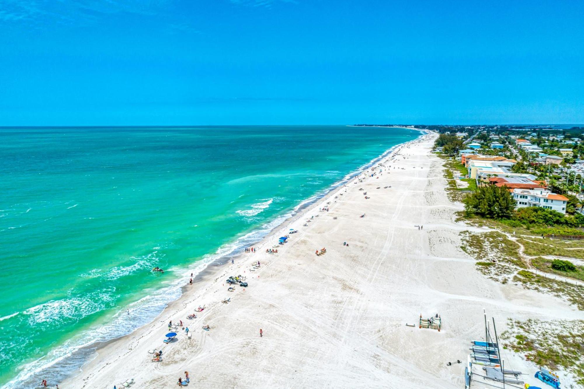 Anna Maria Island Runaway Tropical Dream-One Minute Walk To The Beach-Heated Pool Bradenton Beach Buitenkant foto