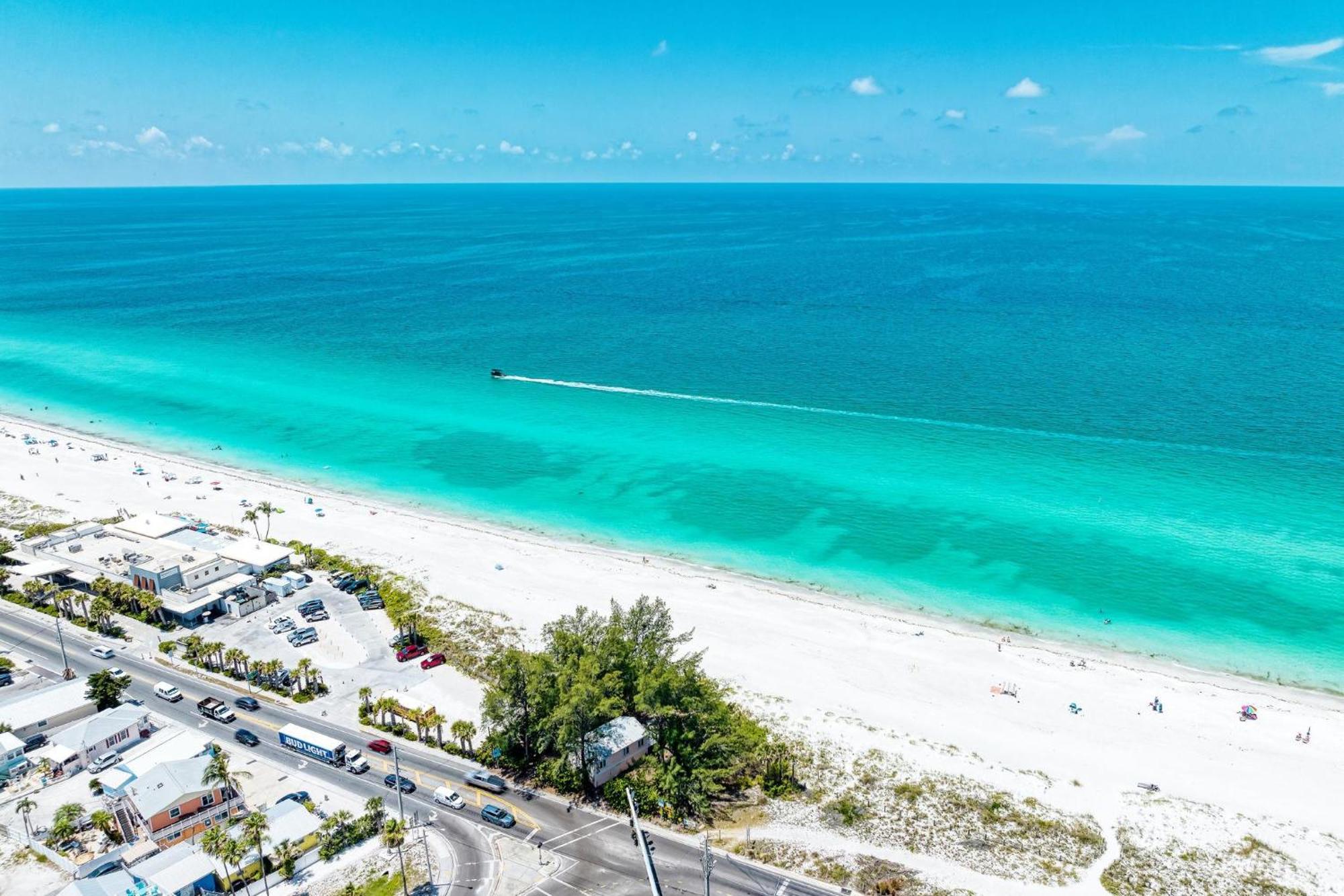 Anna Maria Island Runaway Tropical Dream-One Minute Walk To The Beach-Heated Pool Bradenton Beach Buitenkant foto