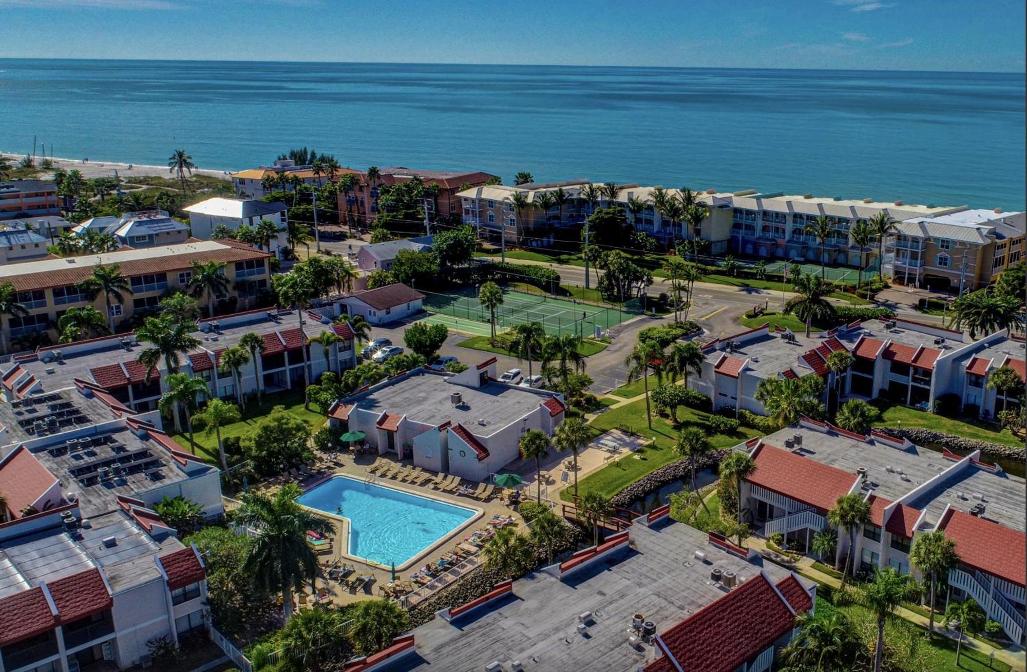 Anna Maria Island Runaway Tropical Dream-One Minute Walk To The Beach-Heated Pool Bradenton Beach Buitenkant foto
