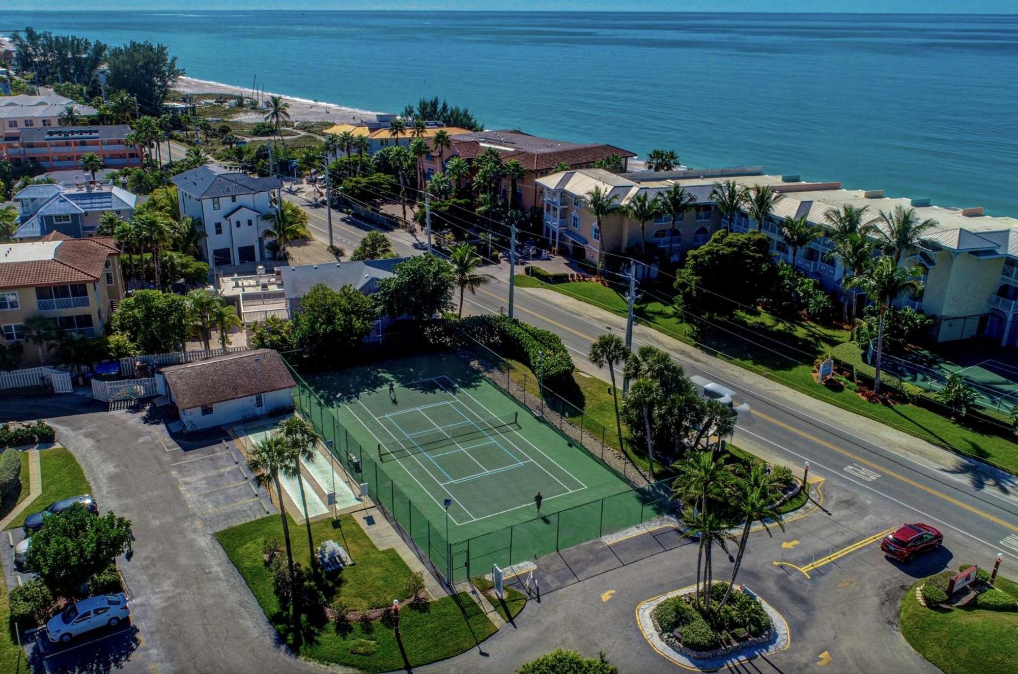 Anna Maria Island Runaway Tropical Dream-One Minute Walk To The Beach-Heated Pool Bradenton Beach Buitenkant foto