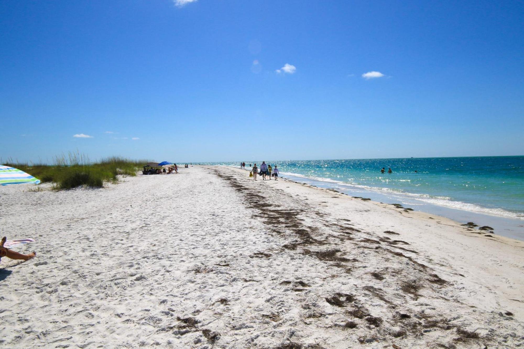 Anna Maria Island Runaway Tropical Dream-One Minute Walk To The Beach-Heated Pool Bradenton Beach Buitenkant foto