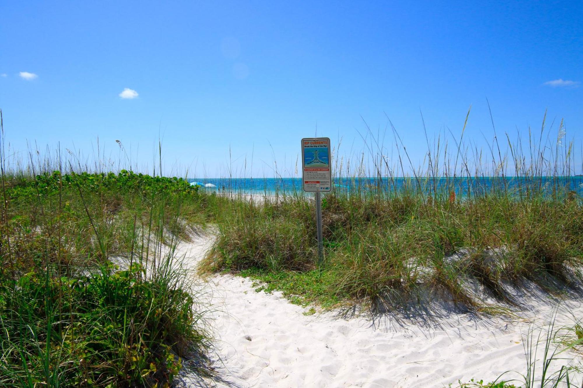 Anna Maria Island Runaway Tropical Dream-One Minute Walk To The Beach-Heated Pool Bradenton Beach Buitenkant foto