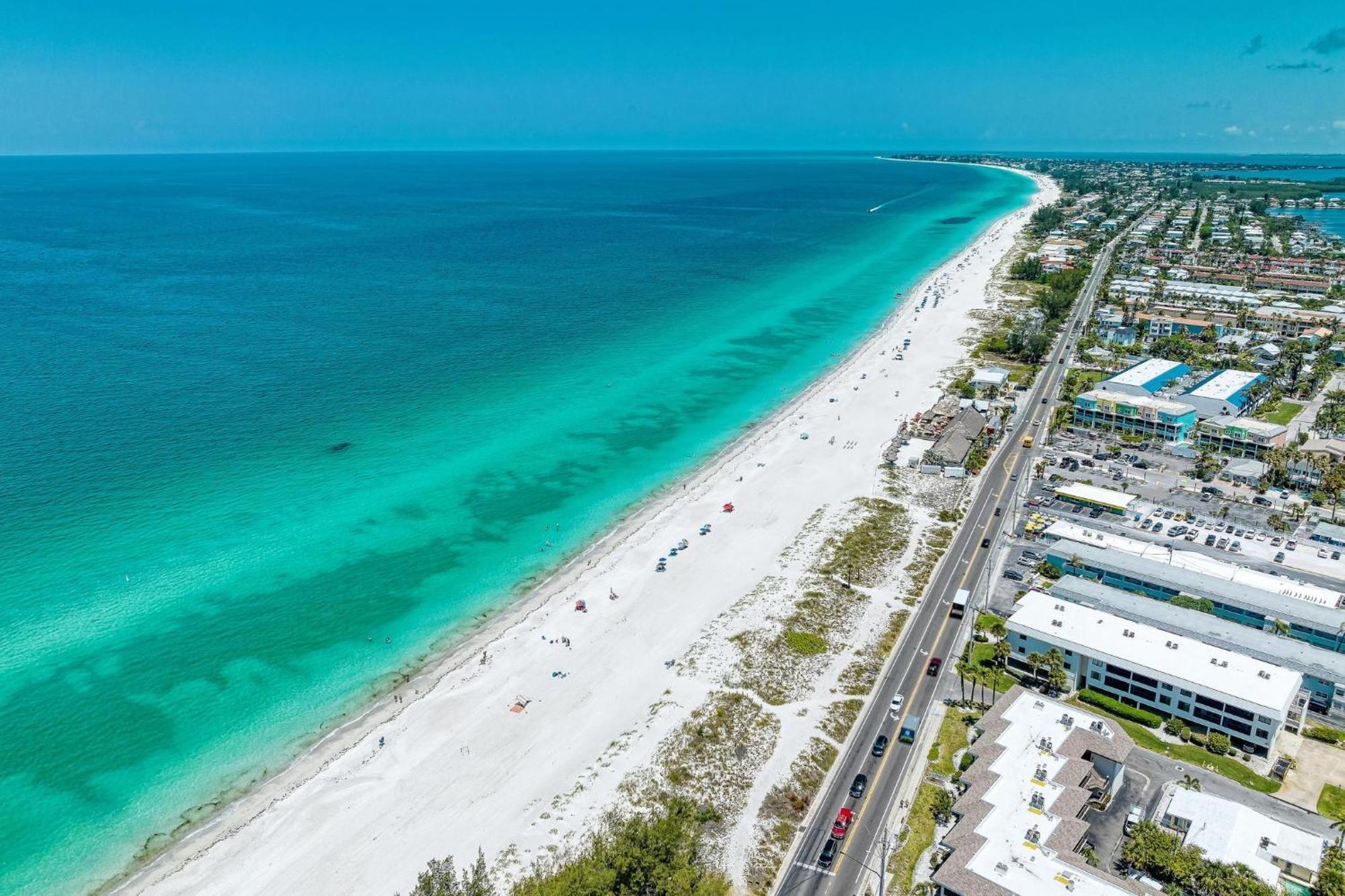 Anna Maria Island Runaway Tropical Dream-One Minute Walk To The Beach-Heated Pool Bradenton Beach Buitenkant foto