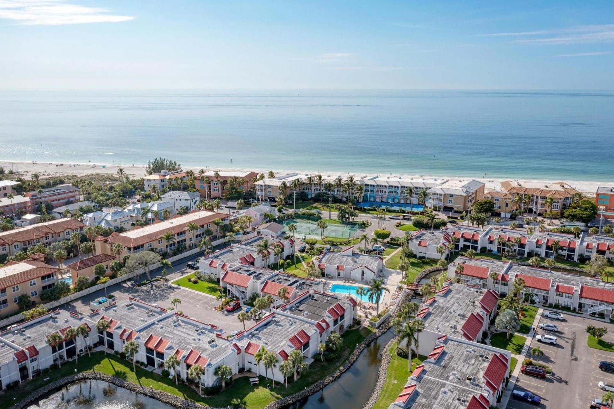 Anna Maria Island Runaway Tropical Dream-One Minute Walk To The Beach-Heated Pool Bradenton Beach Buitenkant foto