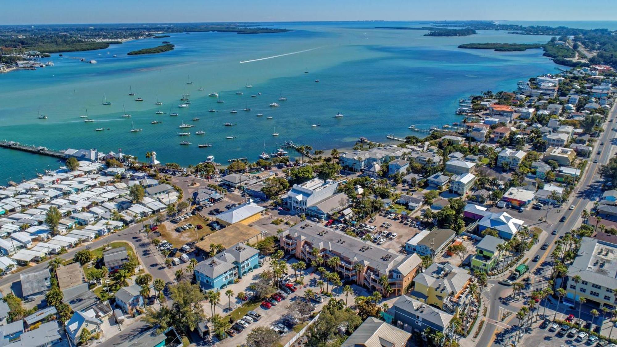 Anna Maria Island Runaway Tropical Dream-One Minute Walk To The Beach-Heated Pool Bradenton Beach Buitenkant foto