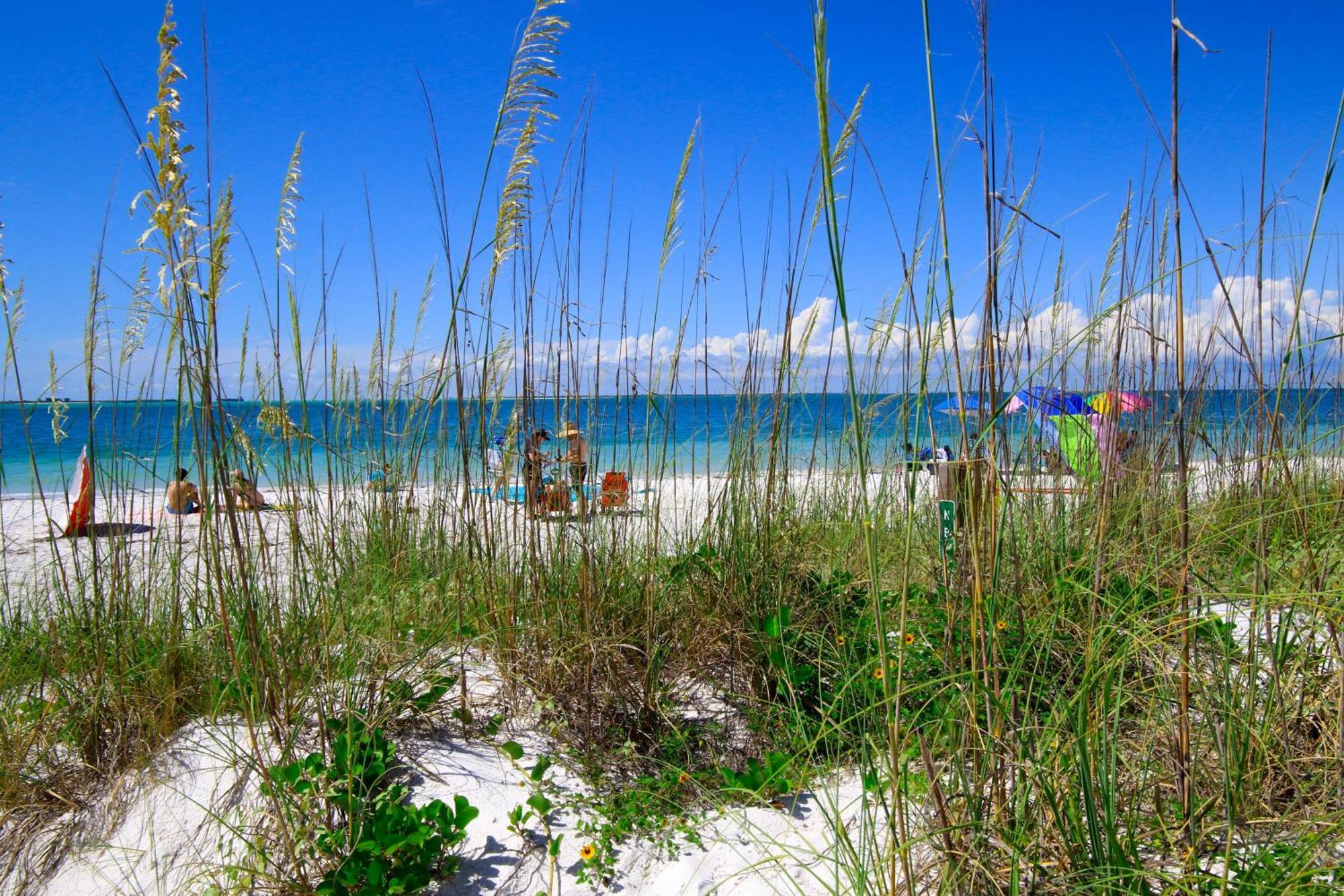 Anna Maria Island Runaway Tropical Dream-One Minute Walk To The Beach-Heated Pool Bradenton Beach Buitenkant foto