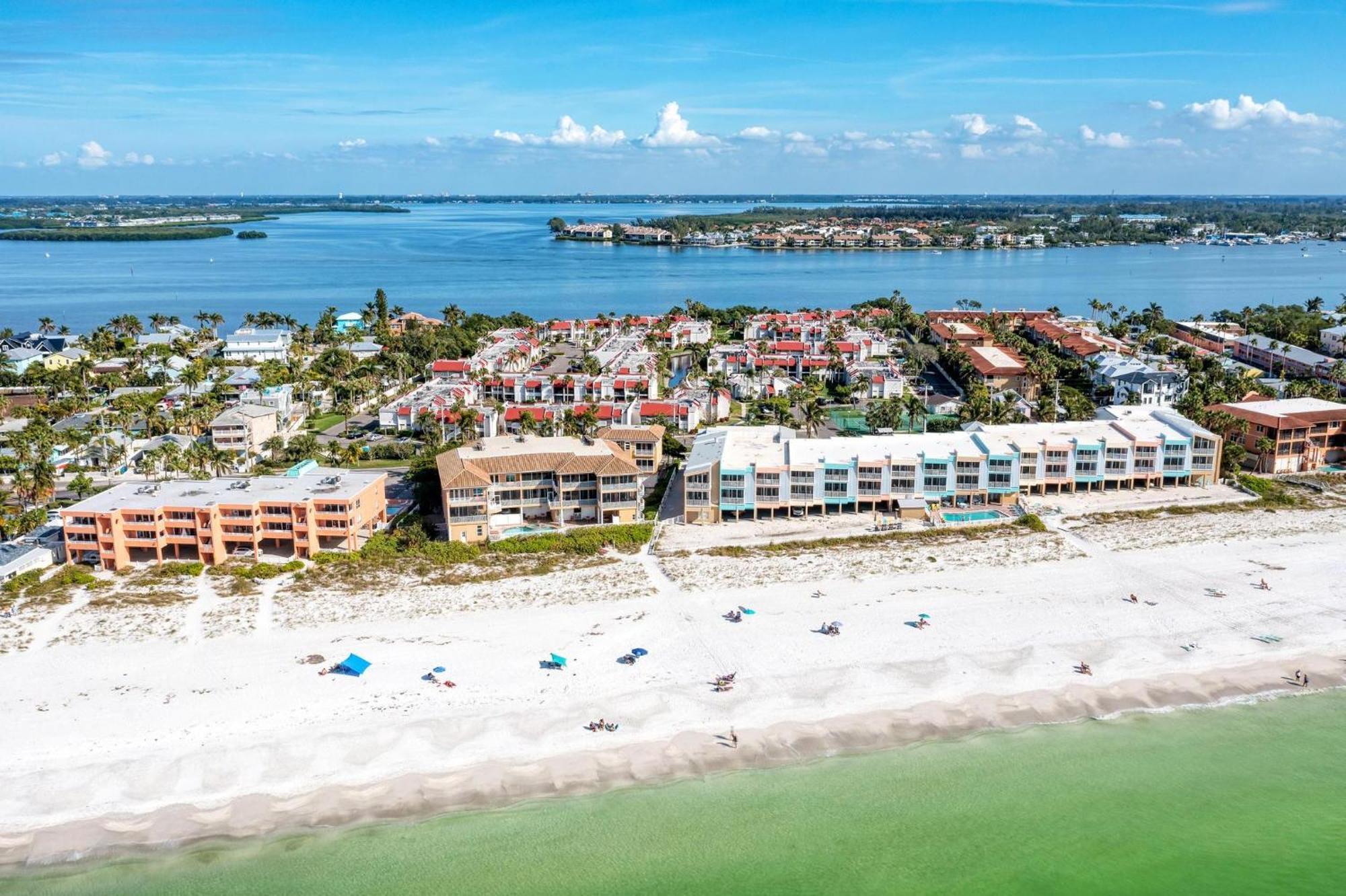 Anna Maria Island Runaway Tropical Dream-One Minute Walk To The Beach-Heated Pool Bradenton Beach Buitenkant foto