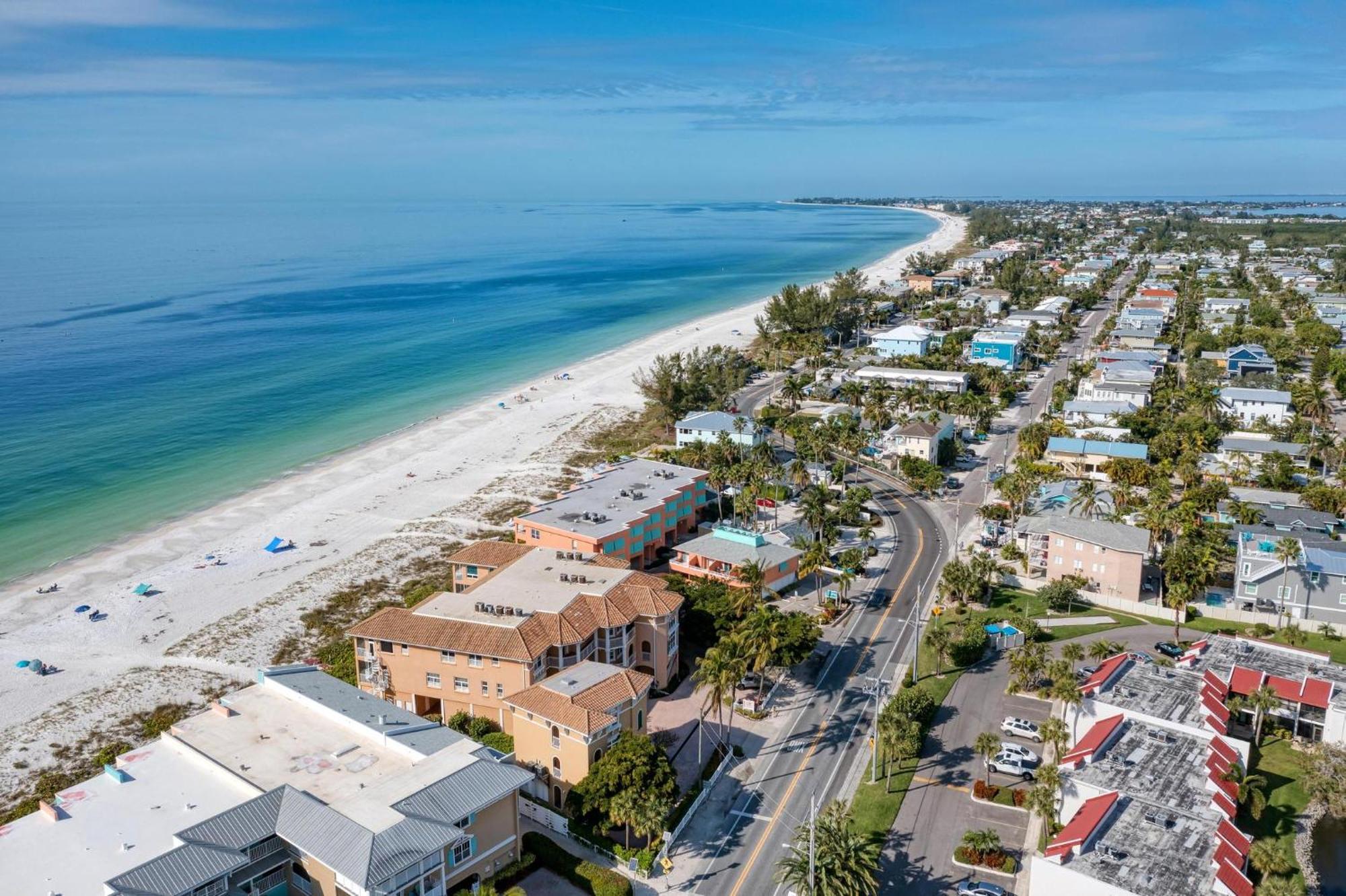 Anna Maria Island Runaway Tropical Dream-One Minute Walk To The Beach-Heated Pool Bradenton Beach Buitenkant foto