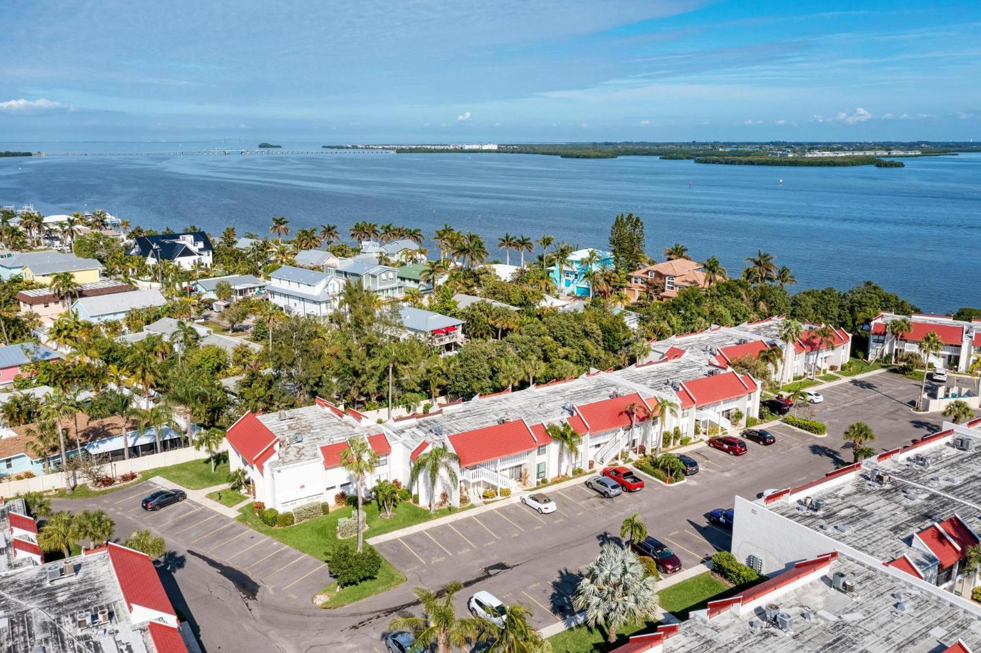 Anna Maria Island Runaway Tropical Dream-One Minute Walk To The Beach-Heated Pool Bradenton Beach Buitenkant foto