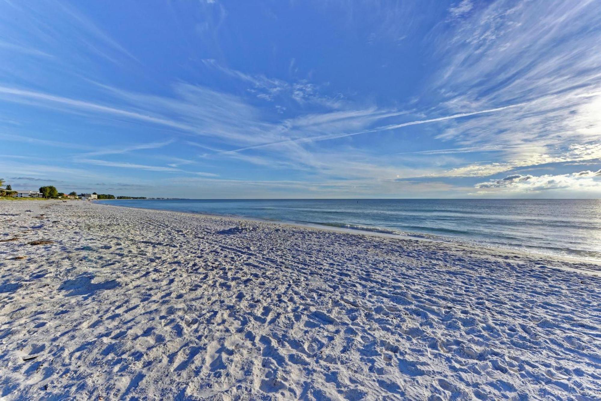 Anna Maria Island Runaway Tropical Dream-One Minute Walk To The Beach-Heated Pool Bradenton Beach Buitenkant foto