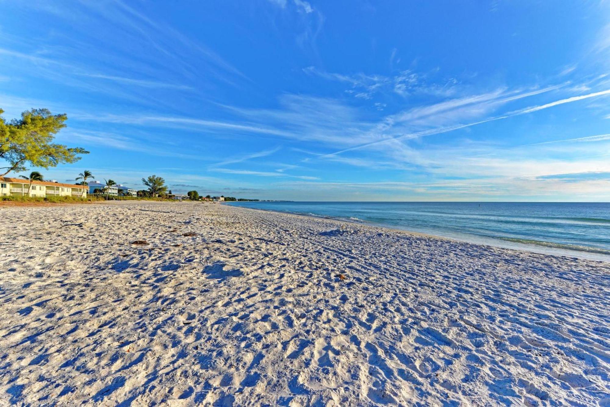 Anna Maria Island Runaway Tropical Dream-One Minute Walk To The Beach-Heated Pool Bradenton Beach Buitenkant foto